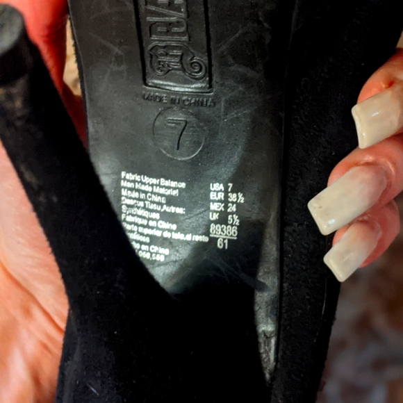 Black Pumps - Picture 2 of 3